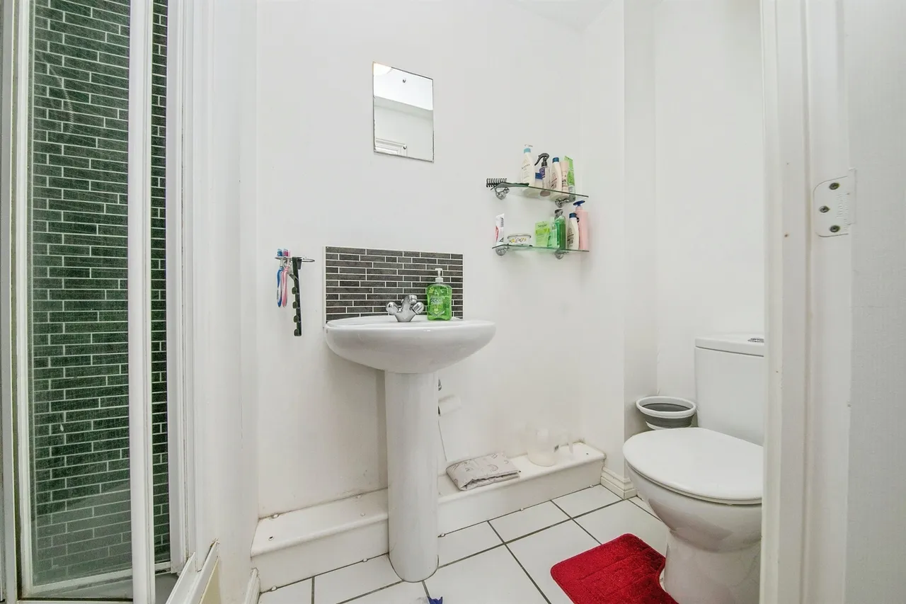Bradford Drive, Colchester, photo 8