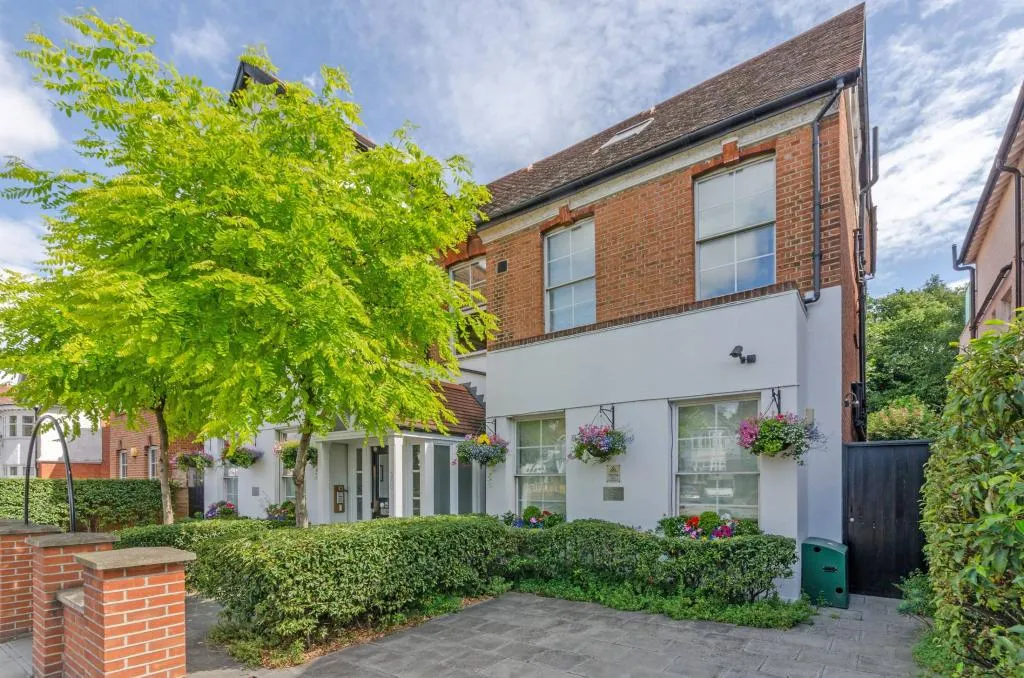 Finchley Road, Hampstead, NW3, photo 2