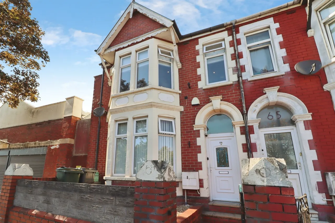 4 bed house for sale — Broad Street, Barry