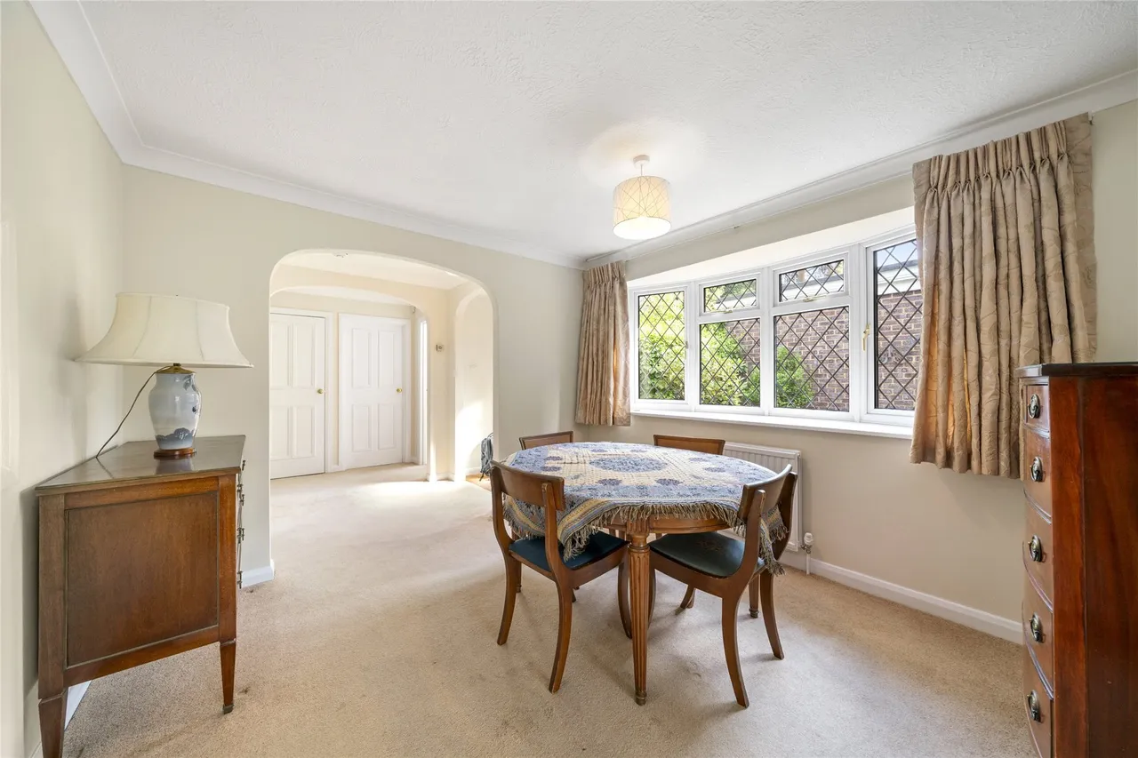 Gainsborough Close, Esher, Surrey, KT10, photo 7