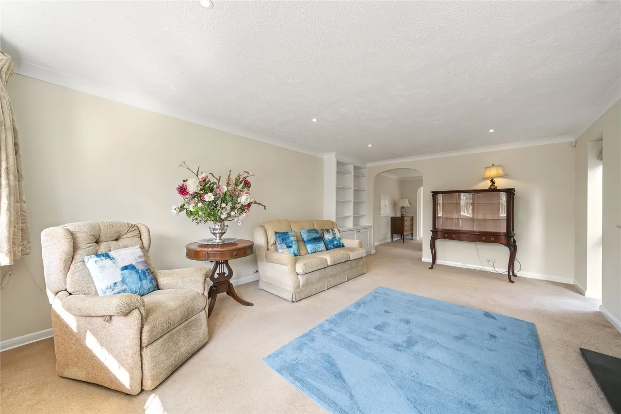 Gainsborough Close, Esher, Surrey, KT10, photo 6