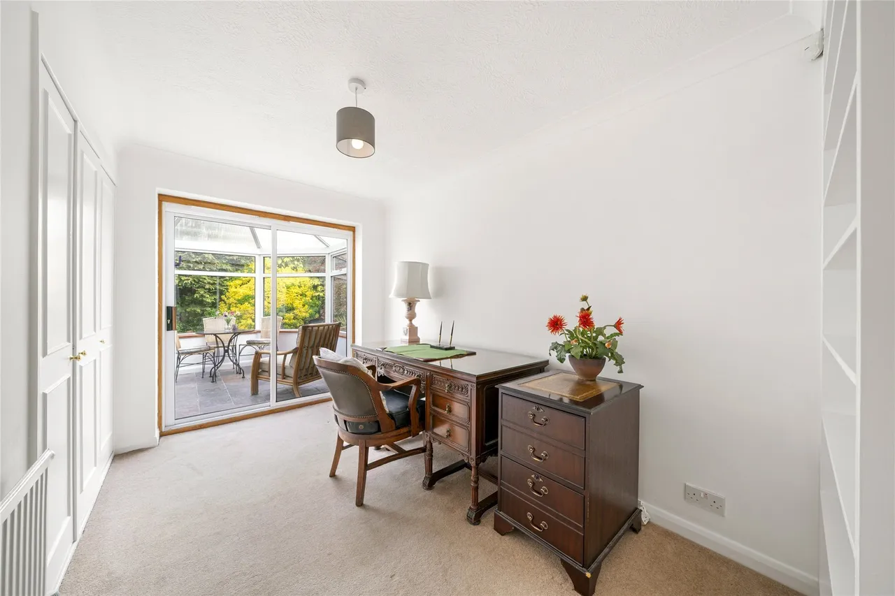 Gainsborough Close, Esher, Surrey, KT10, photo 10