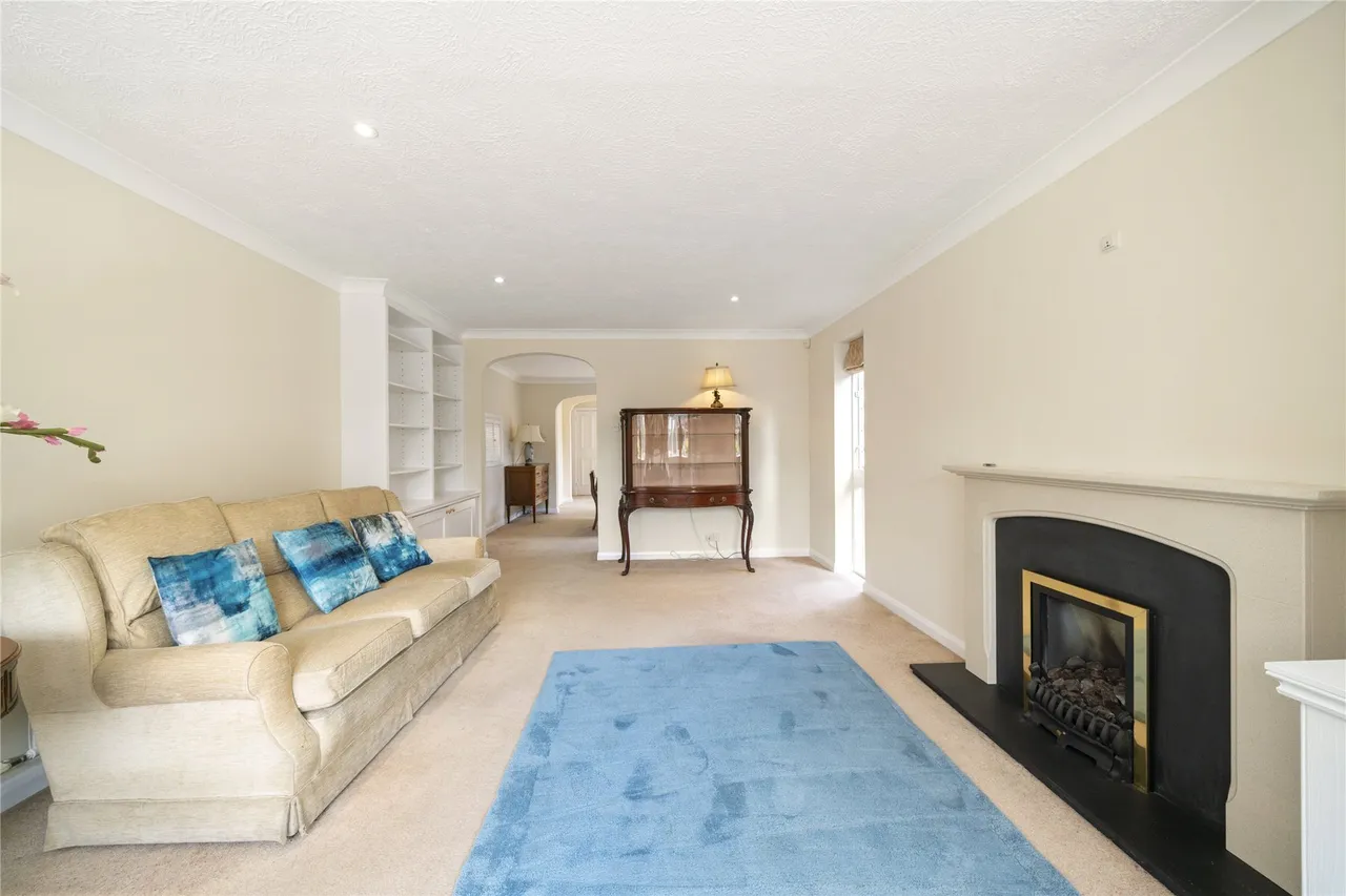 Gainsborough Close, Esher, Surrey, KT10, photo 3