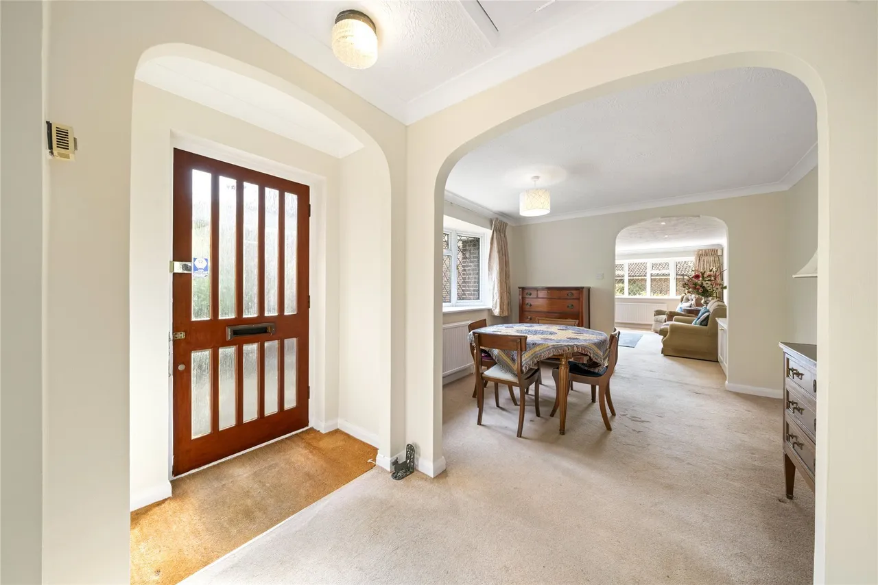 Gainsborough Close, Esher, Surrey, KT10, photo 4