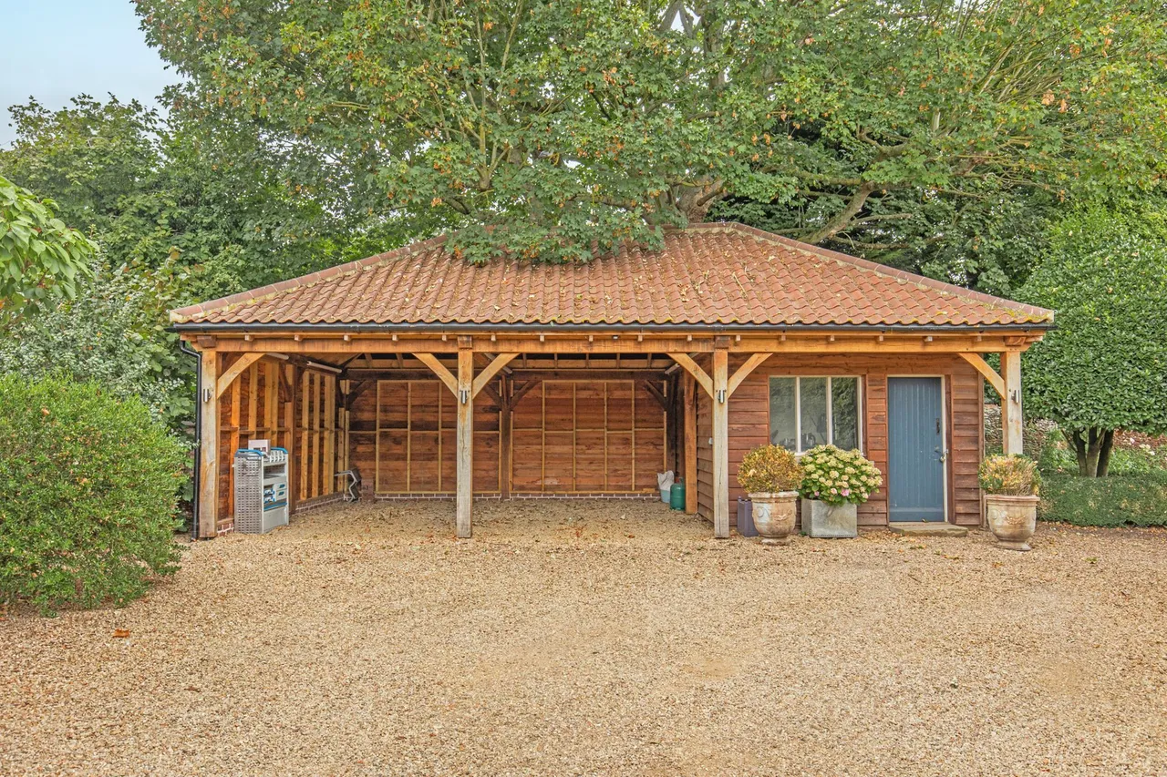 Impressive Home in Grimston Just Over, photo 5