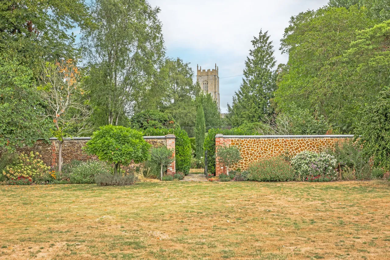 Impressive Home in Grimston Just Over, photo 3