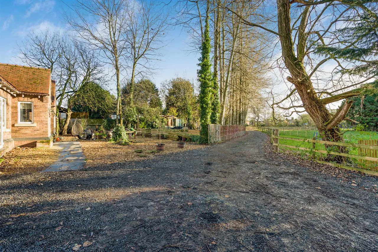 Little Ees Lane, Sale, photo 32