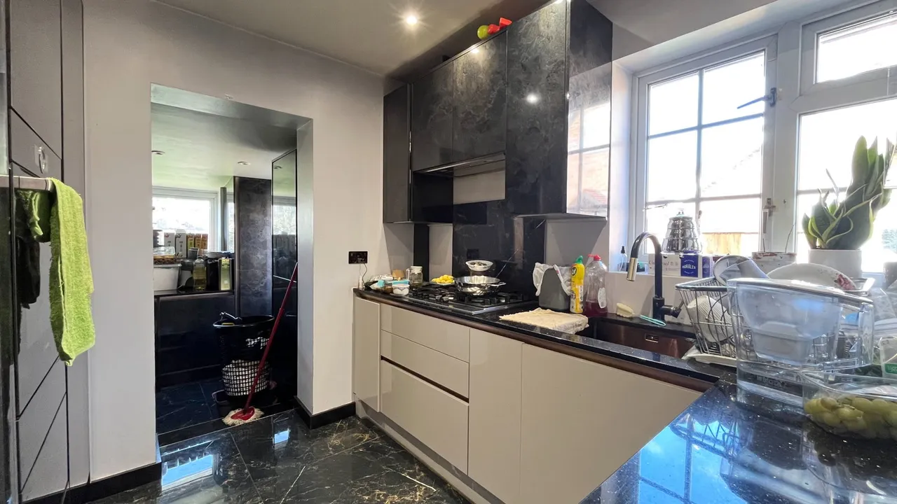 Clare Road, Stanwell, Staines-upon-Thames, TW19, photo 5