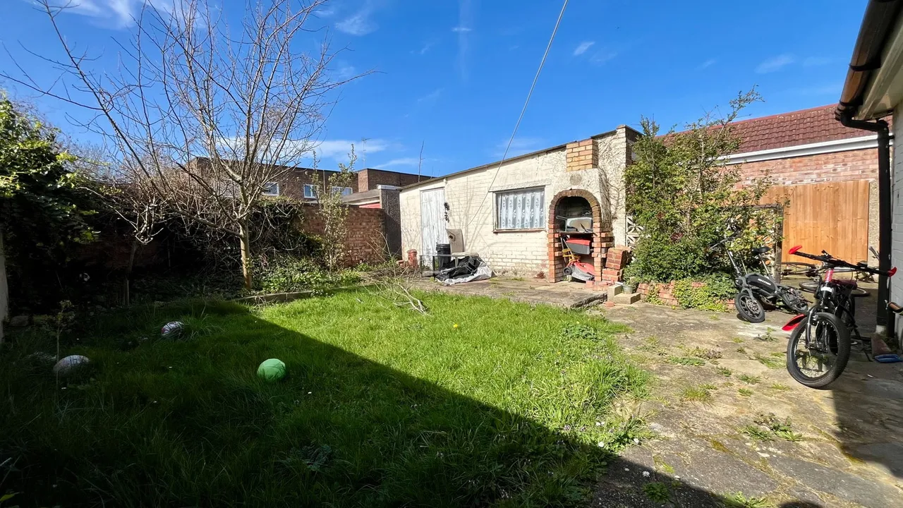 Clare Road, Stanwell, Staines-upon-Thames, TW19, photo 12