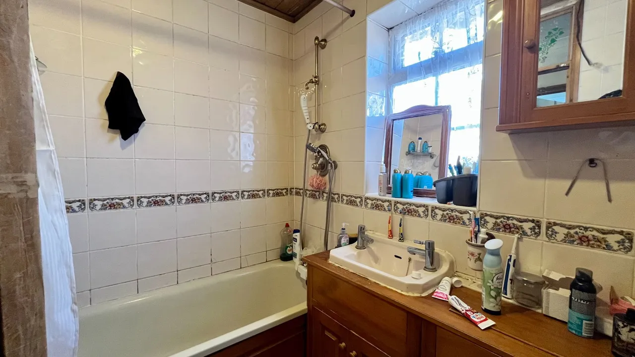 Clare Road, Stanwell, Staines-upon-Thames, TW19, photo 10