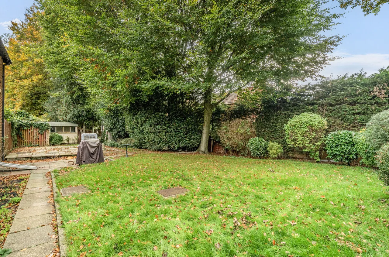 Pans Gardens, Camberley, Surrey, GU15 1HY, photo 2