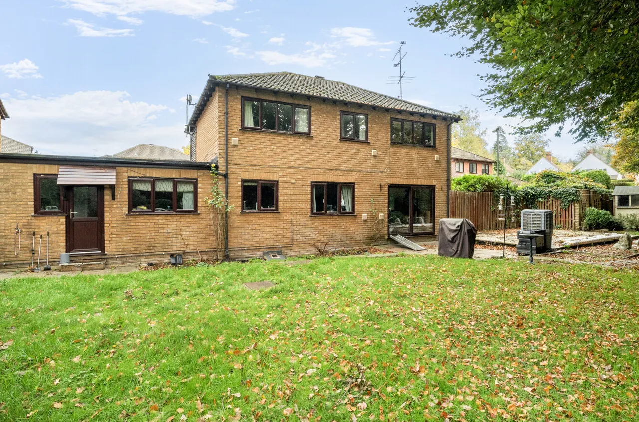 Pans Gardens, Camberley, Surrey, GU15 1HY, photo 9