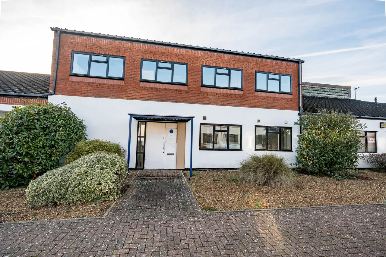 2 bed flat to rent, Walker Avenue, Wolverton Mill, MK12