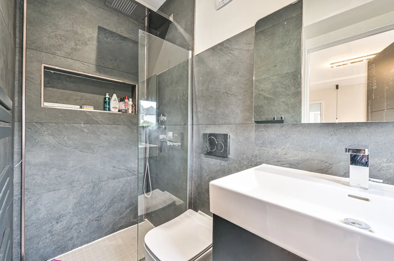 14 Talbot Crescent, London, photo 11