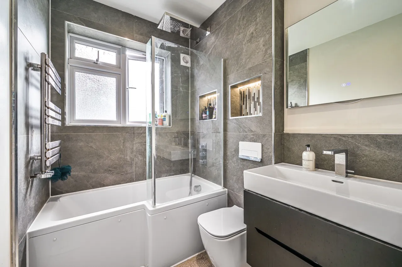 14 Talbot Crescent, London, photo 12