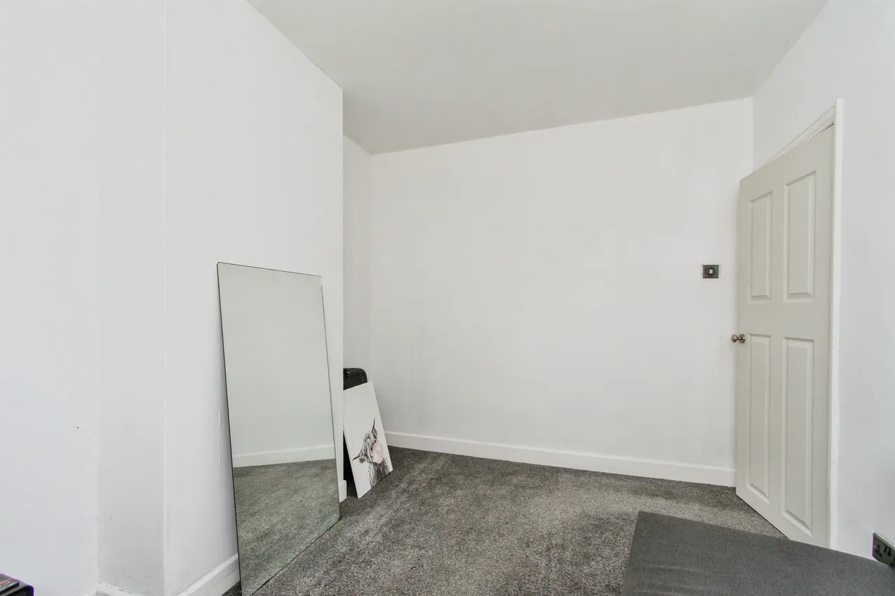 Pinders Crescent, KNOTTINGLEY, photo 12