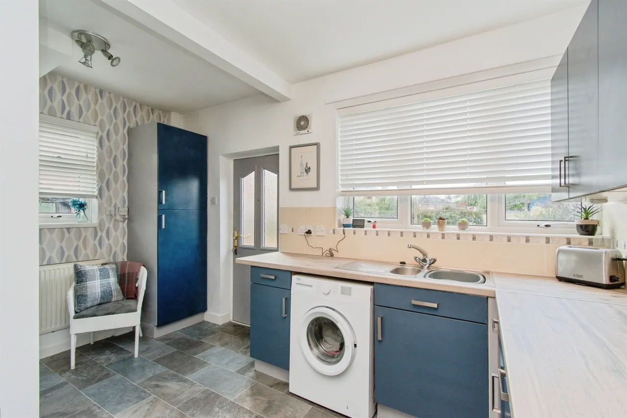Pinders Crescent, KNOTTINGLEY, photo 7
