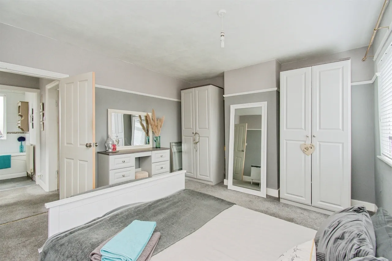 Pinders Crescent, KNOTTINGLEY, photo 10