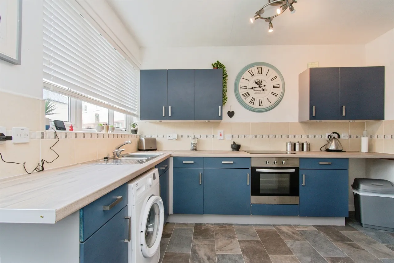 Pinders Crescent, KNOTTINGLEY, photo 3