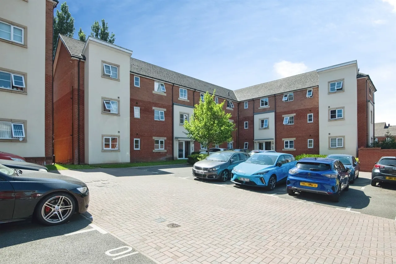 2 bed flat for sale, Herbert James Close, Smethwick, B66