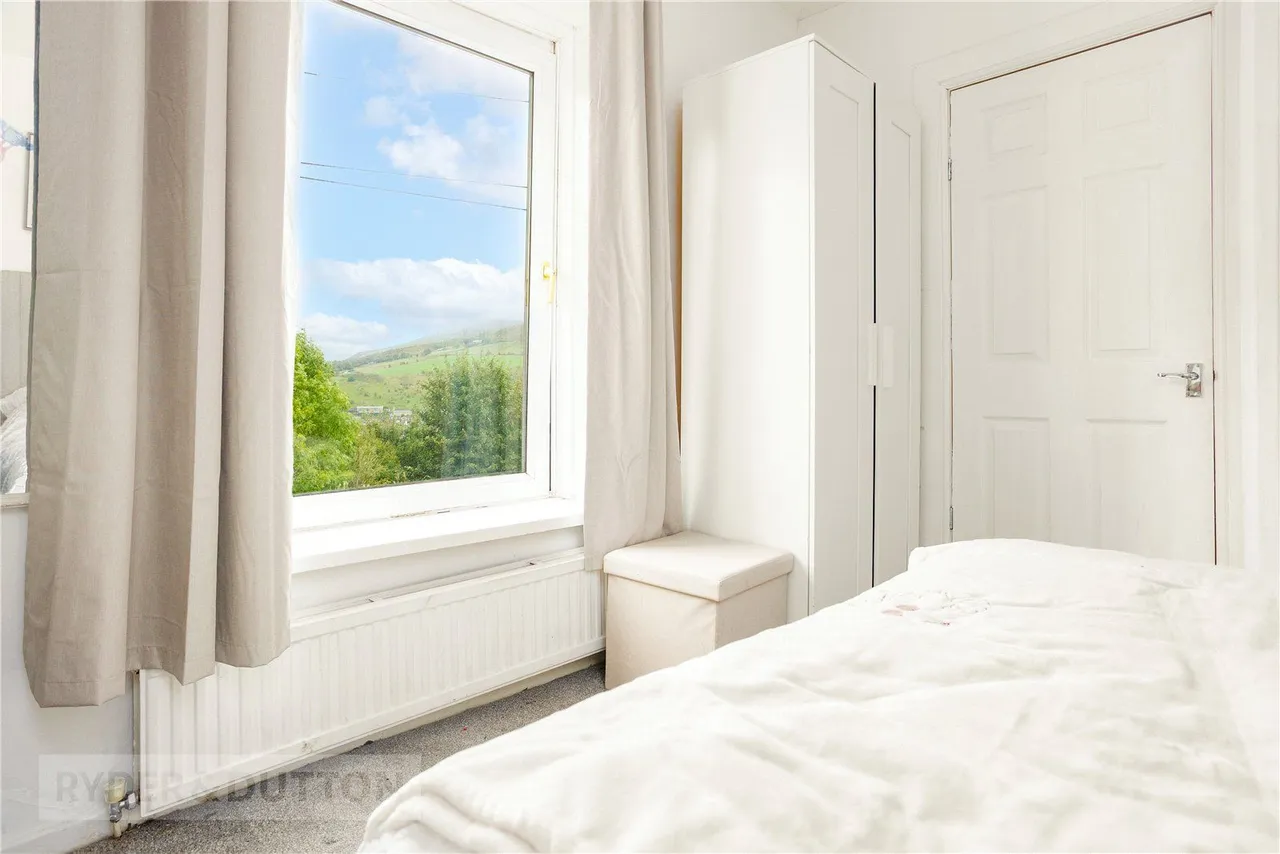 Stockport Road, Mossley, OL5, photo 9