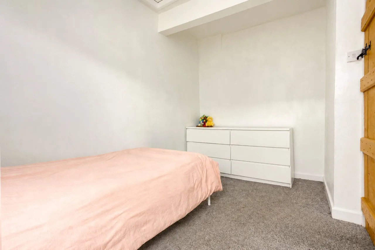 Stockport Road, Mossley, OL5, photo 12