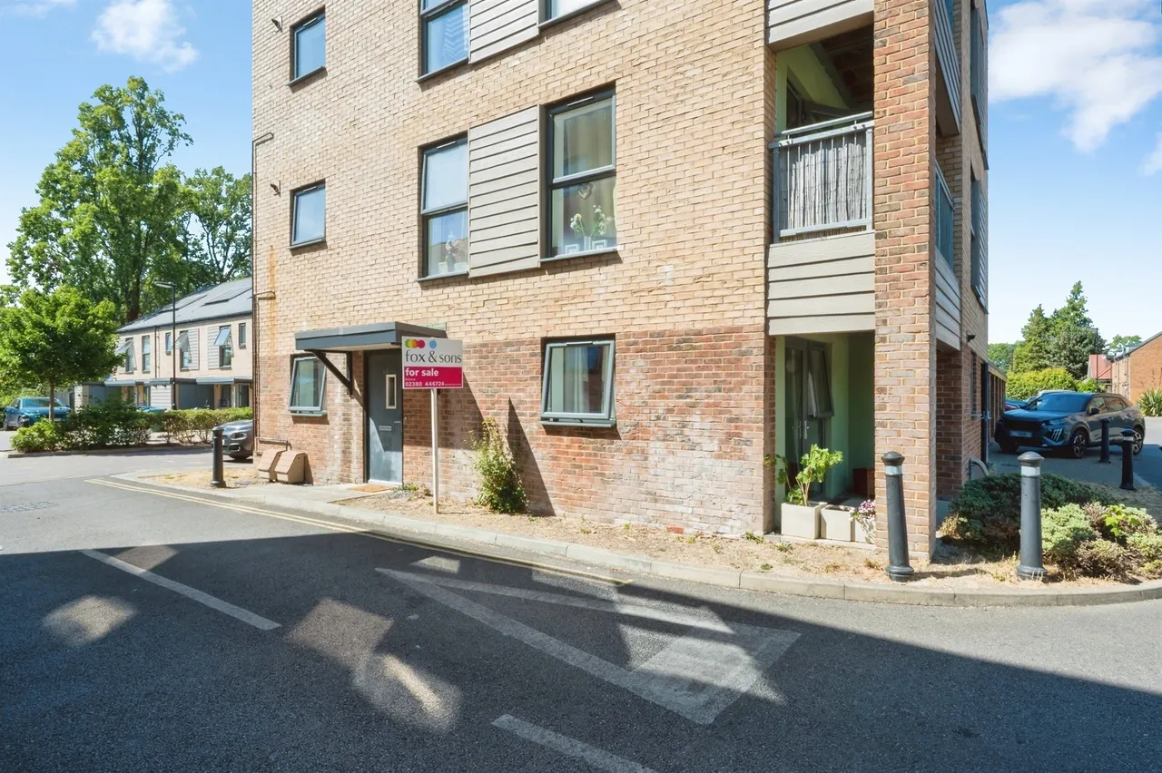 1 bed flat for sale — Laxton Close, Southampton