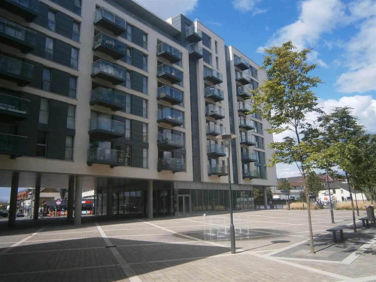 3 bed flat for sale — Vantage Building, High Point Village, Hayes, UB3 4FB