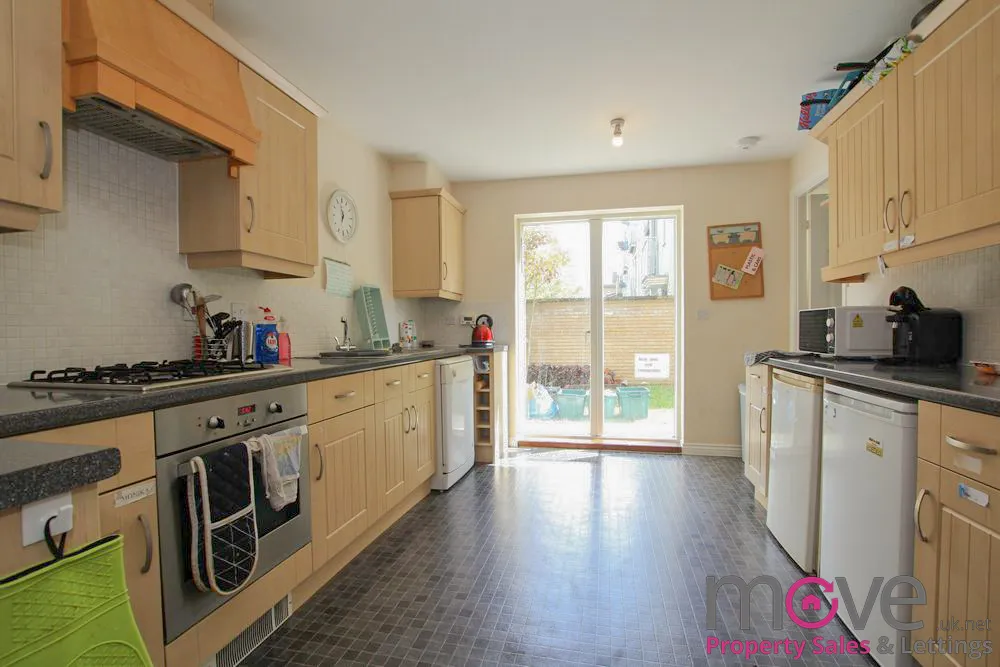 Room 6, 56, Pinewood Drive, Cheltenham, GL51 0GH, photo 3