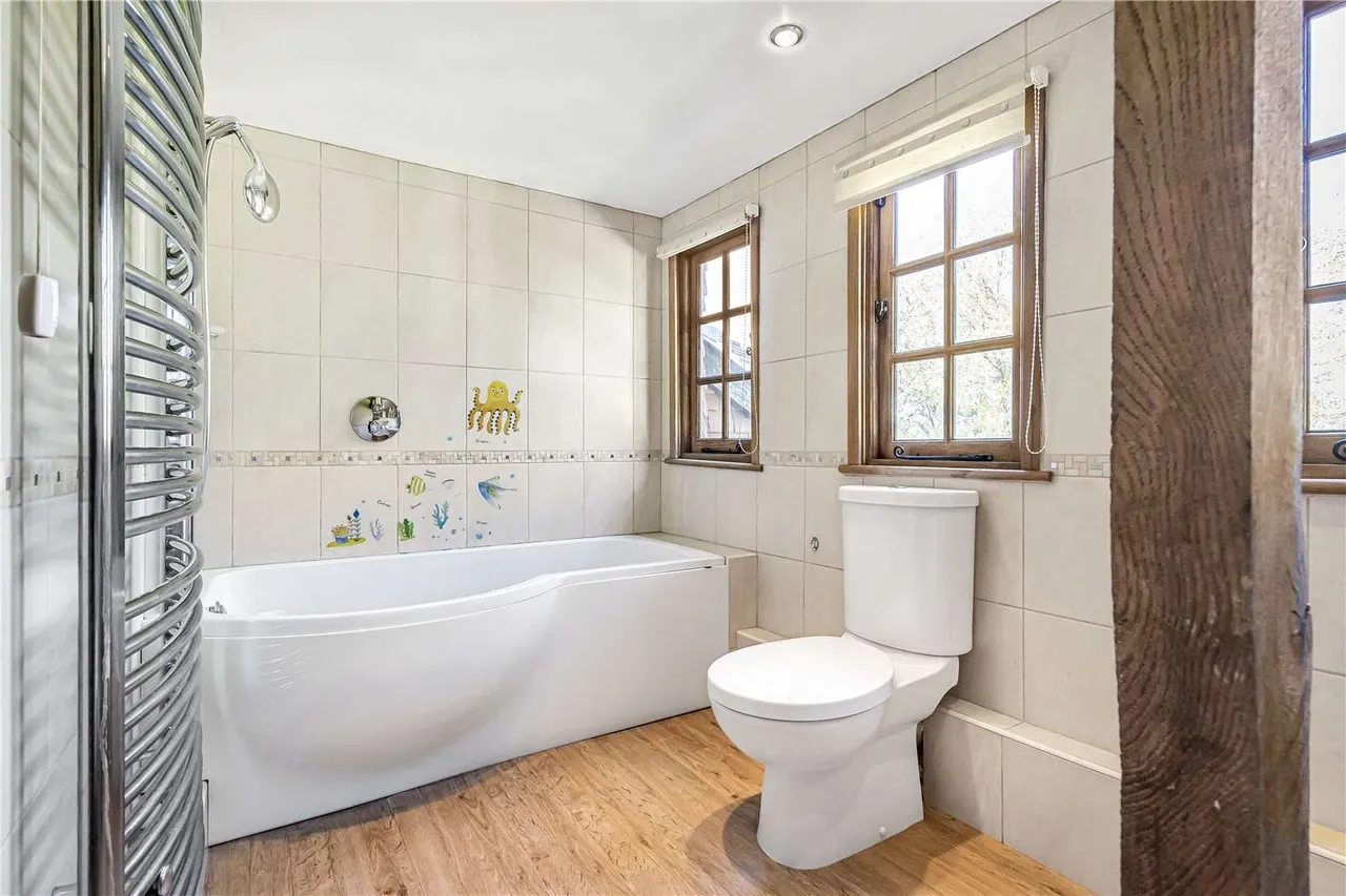 Roundstreet Common, Wisborough Green, Billingshurst, West Sussex, RH14 0AN, photo 12