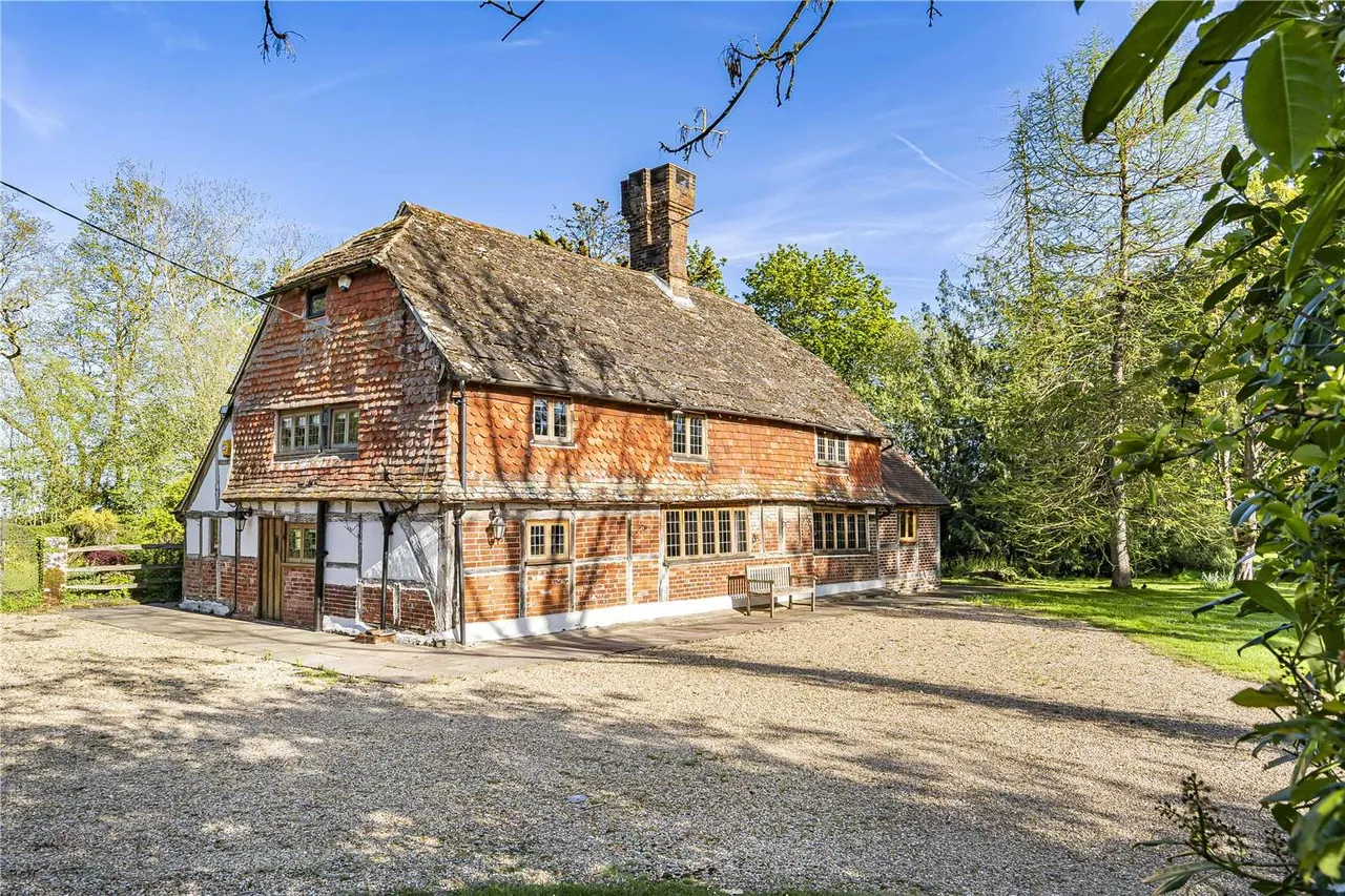 3 bed house for sale — Roundstreet Common, Wisborough Green, Billingshurst, West Sussex, RH14 0AN