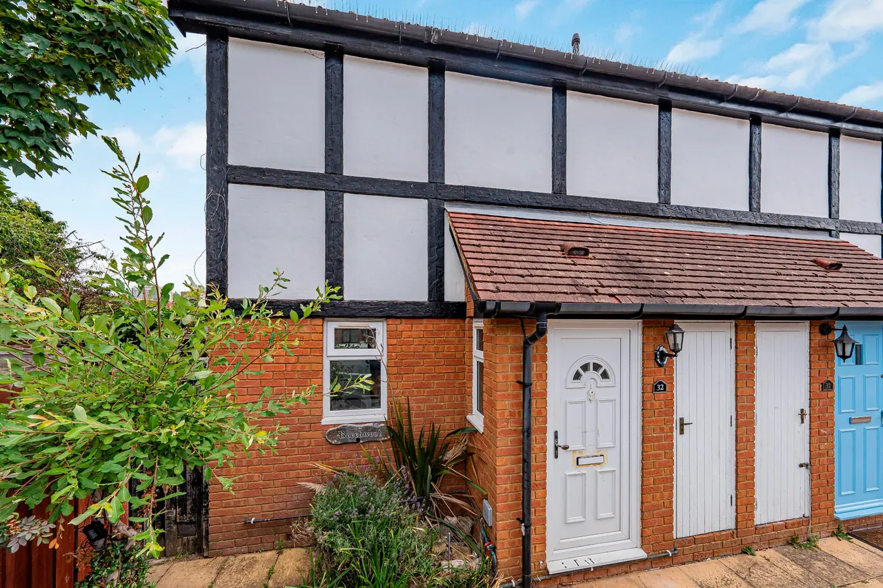 2 bed house for sale — Pacific Close, Feltham, TW14