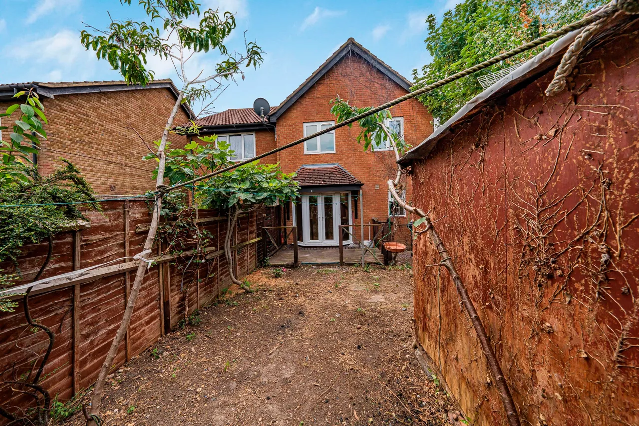 Pacific Close, Feltham, TW14, photo 12