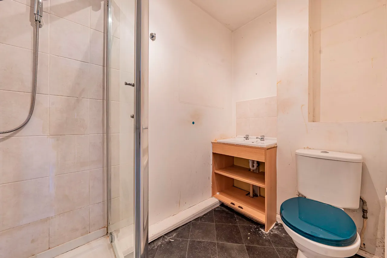 Pacific Close, Feltham, TW14, photo 10