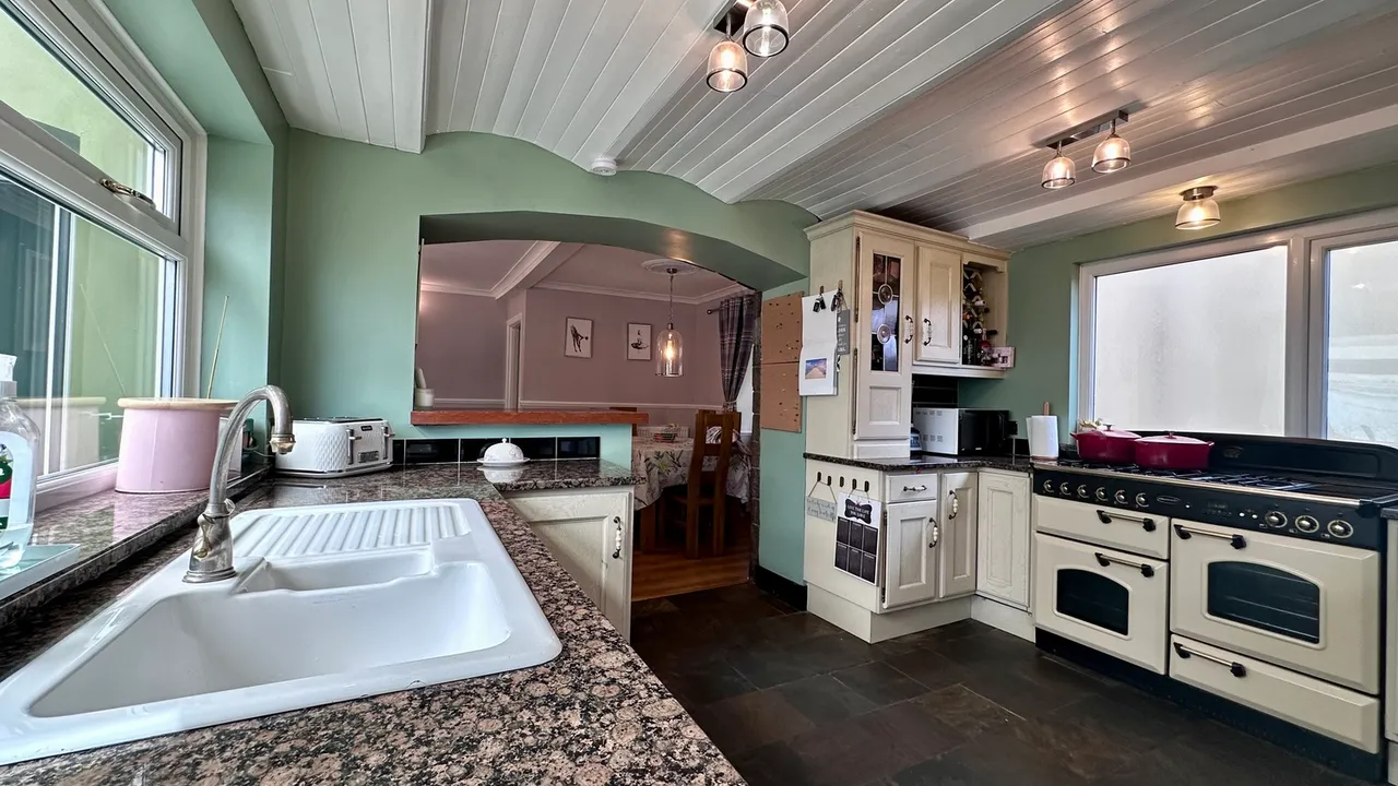 Derwen Road, Alltwen, Swansea, West Glamorgan, photo 10