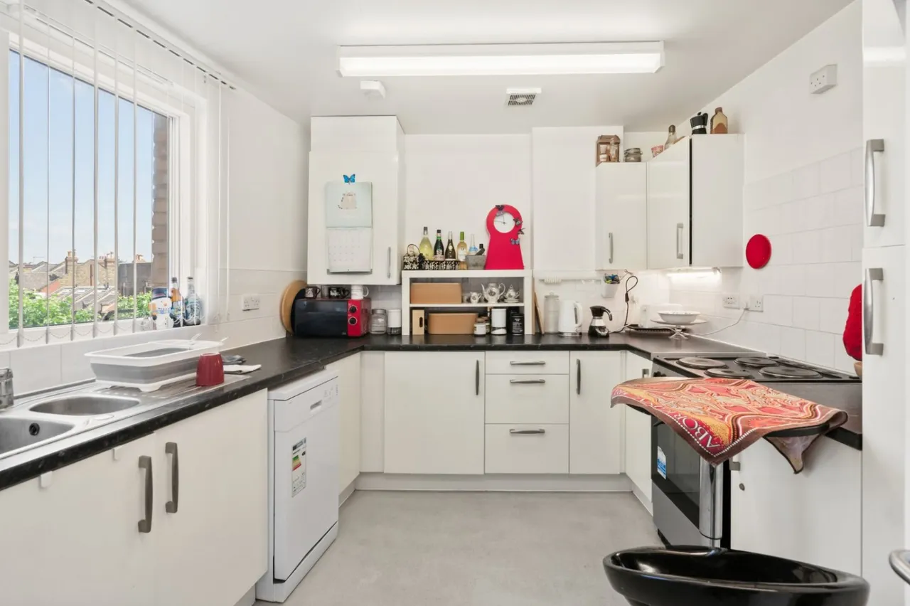 Rucklidge Avenue, London, NW10, photo 2