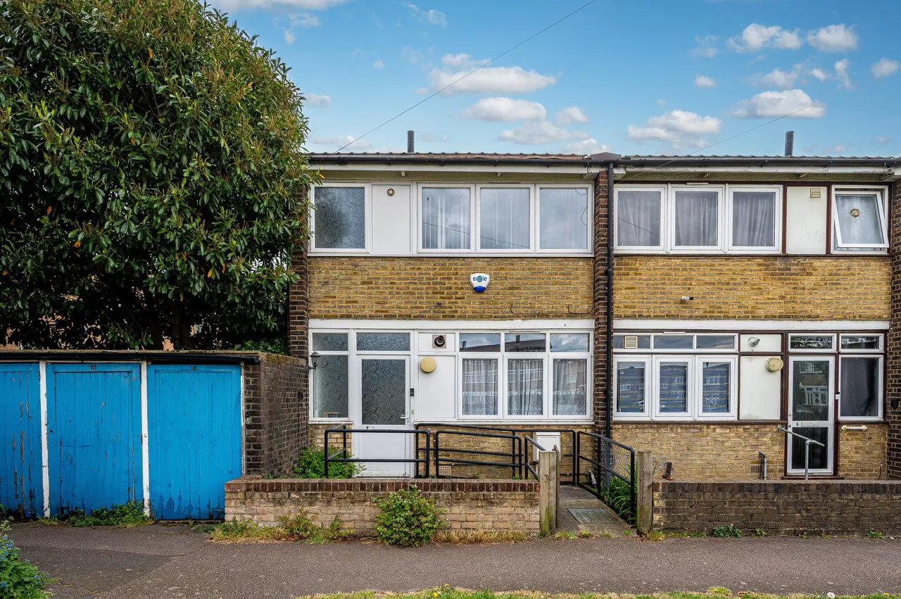 3 bed house for sale — 8 Sunfields Place, London