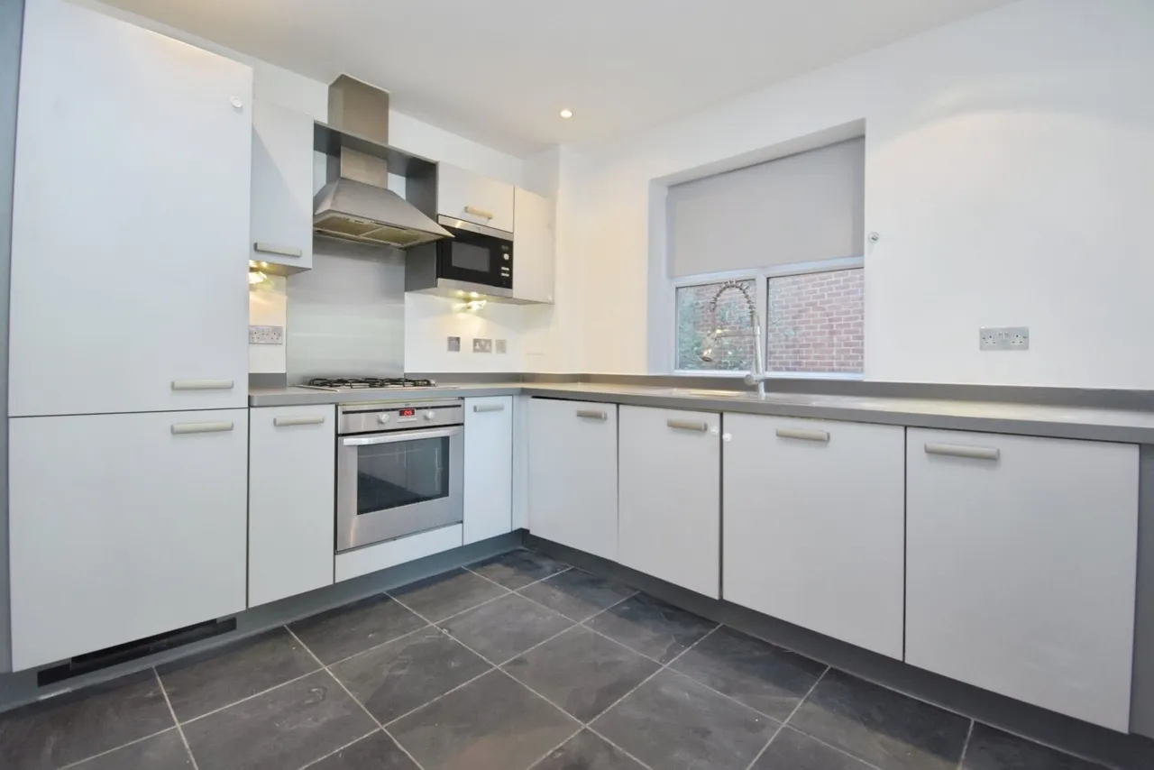 Plaistow Lane, Bromley, BR1, photo 2