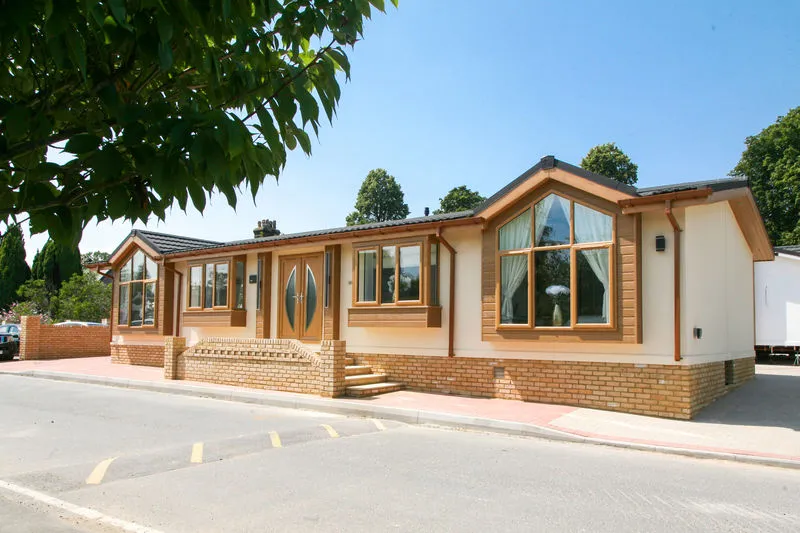 2 bed property for sale — Weybridge Park Estate Weybridge Road, Addlestone KT15 2GP