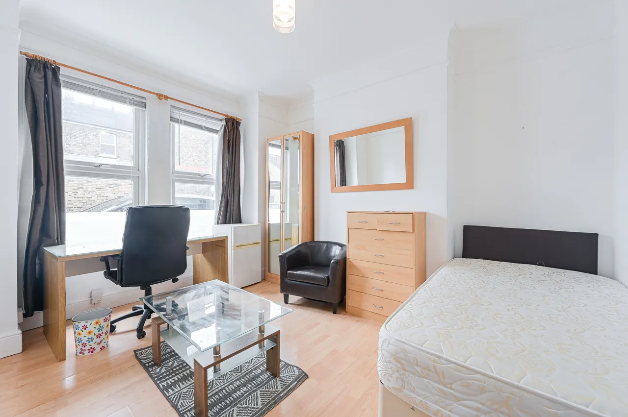28 Overcliff Road, London, photo 2