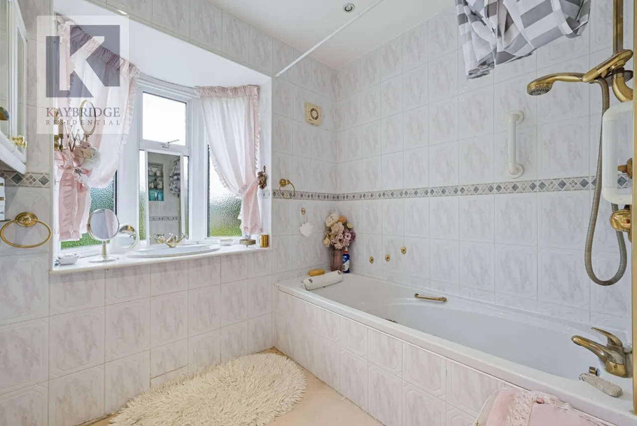 Amberley Gardens, Epsom, KT19, photo 10