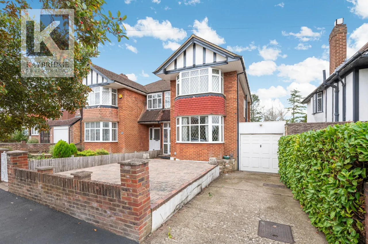 3 bed property for sale, Amberley Gardens, Epsom, KT19