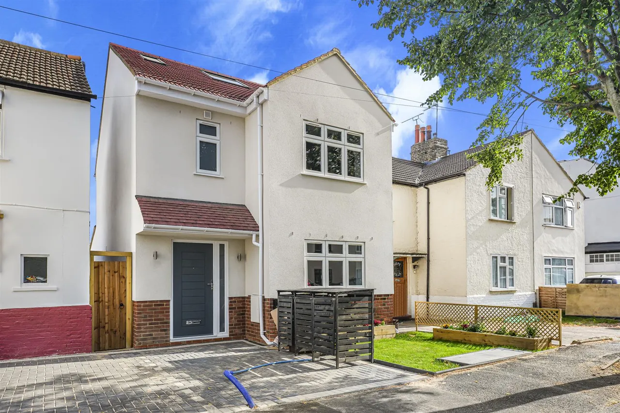 4 bed house for sale — Sinclair Road, Chingford, E4 8PW