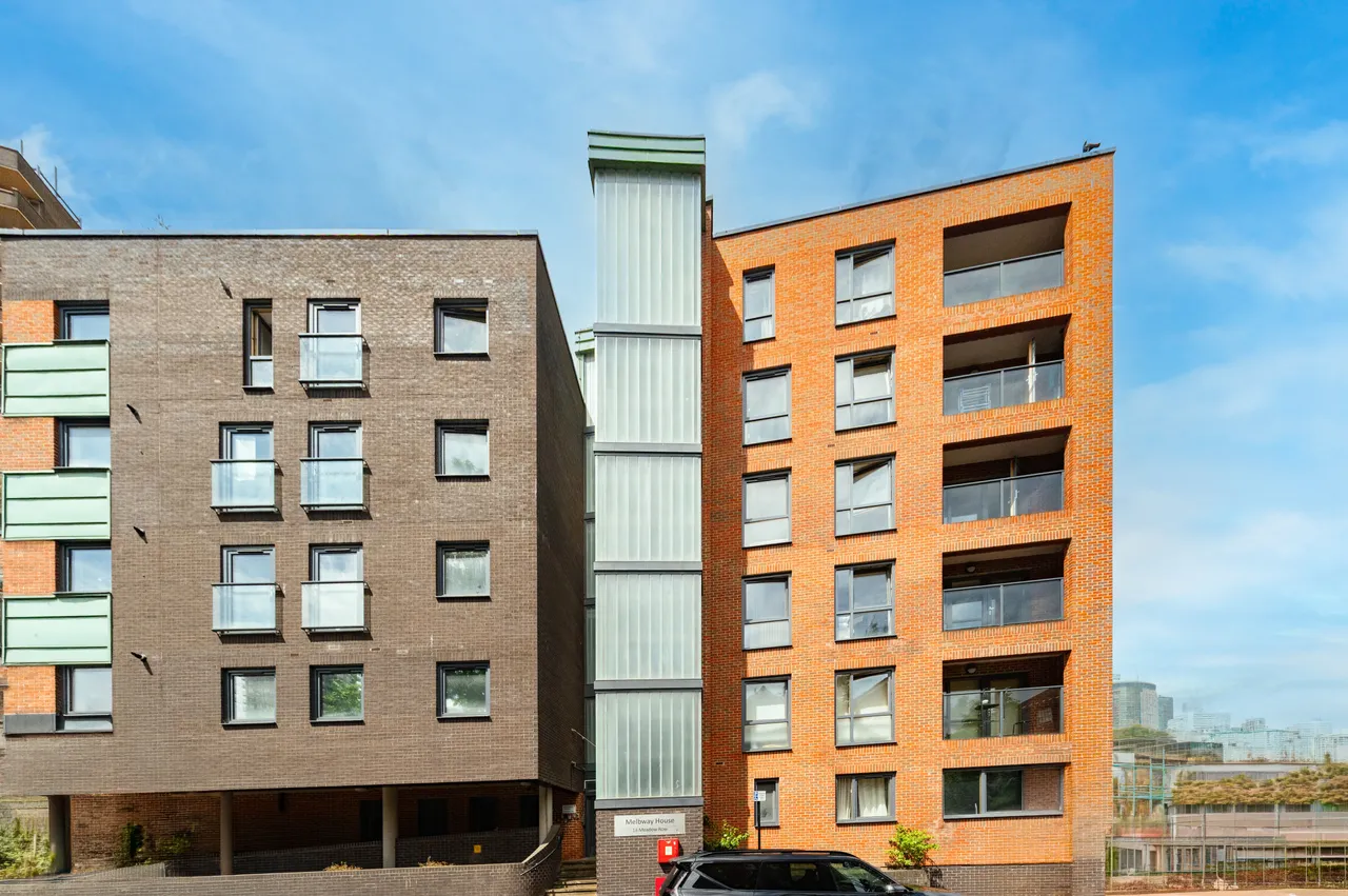 Flat 6, Melbway House, 18 Meadow Row, London, photo 3