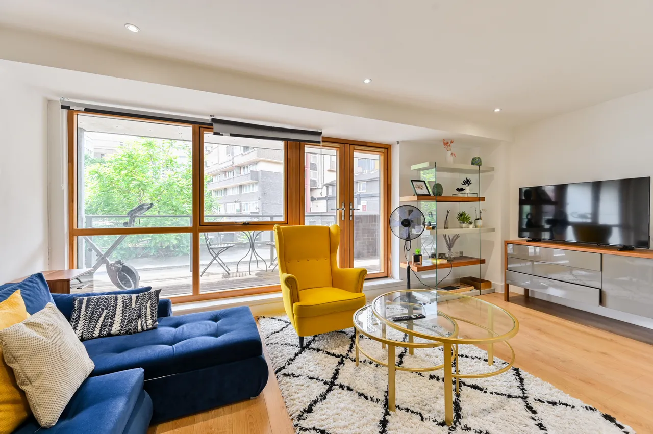 2 bed flat for sale — Flat 6, Melbway House, 18 Meadow Row, London