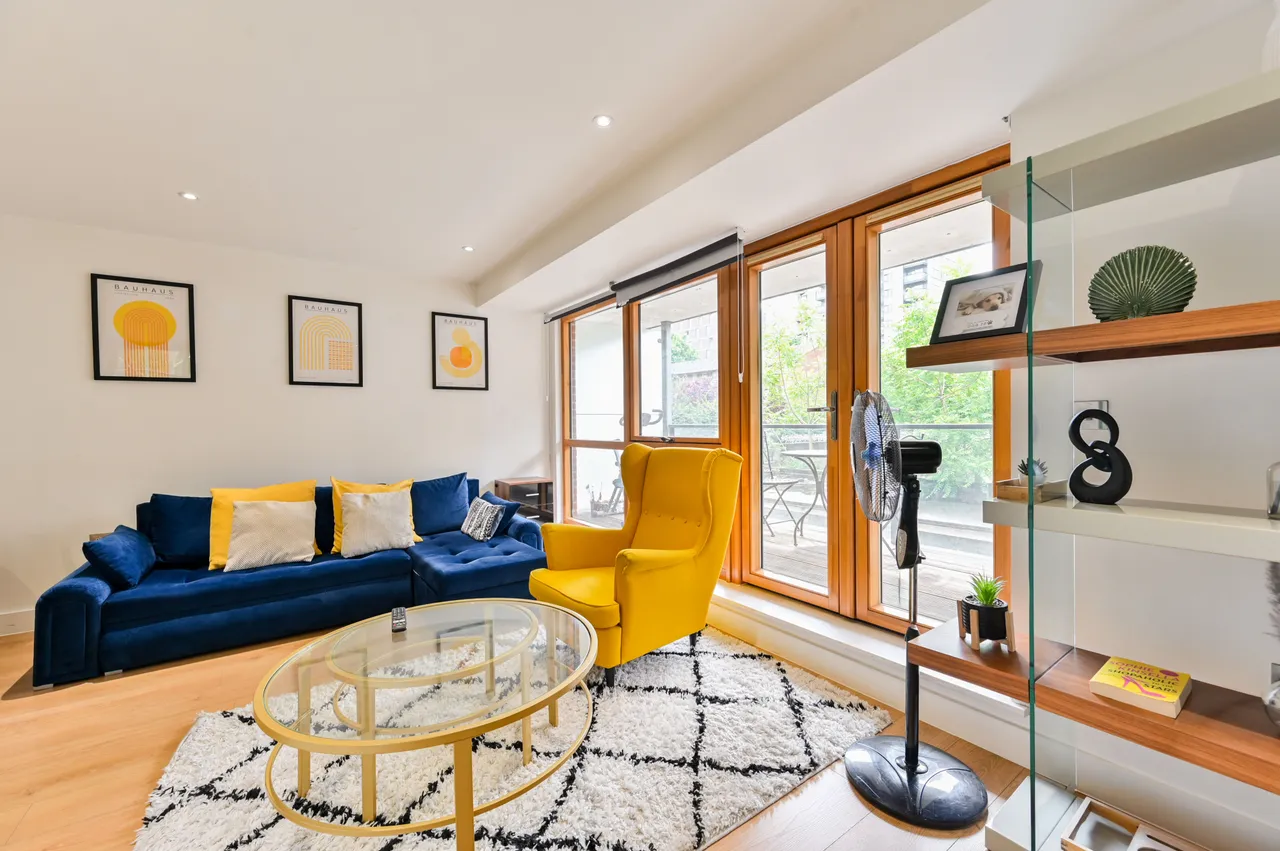 Flat 6, Melbway House, 18 Meadow Row, London, photo 4