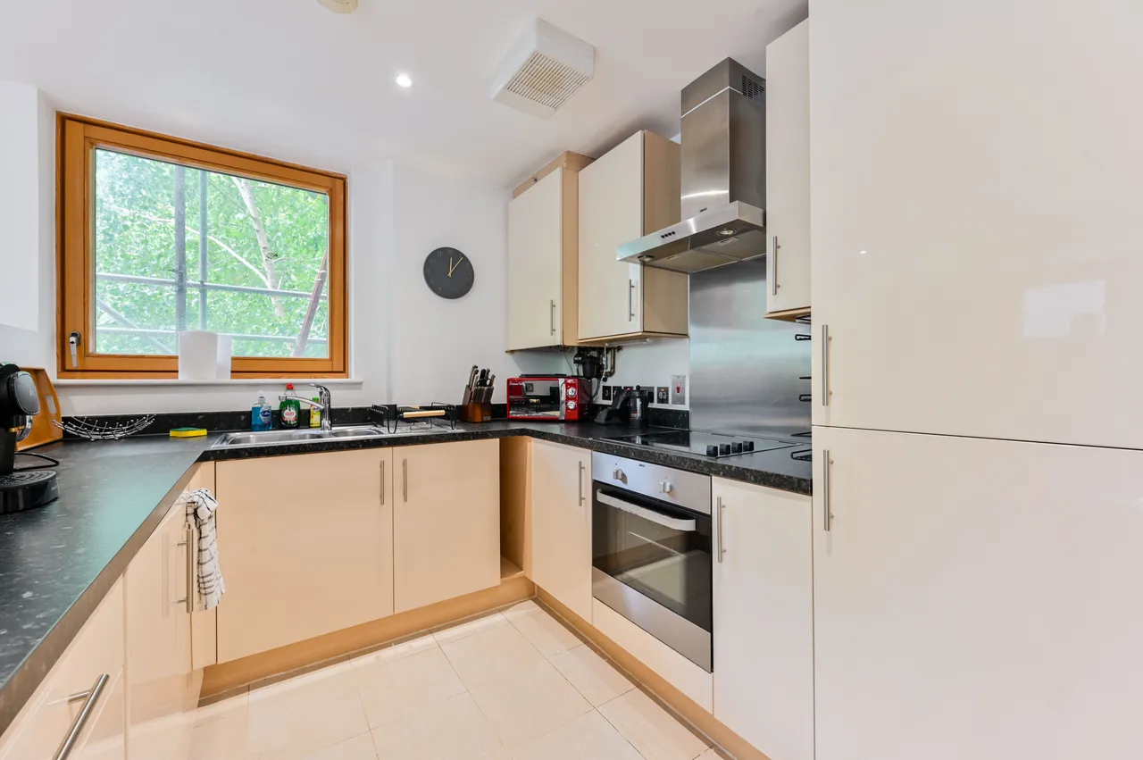 Flat 6, Melbway House, 18 Meadow Row, London, photo 5