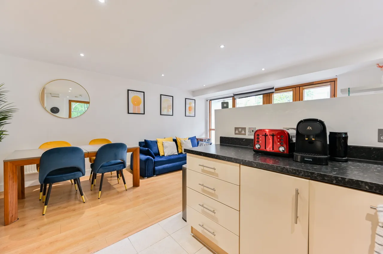 Flat 6, Melbway House, 18 Meadow Row, London, photo 7