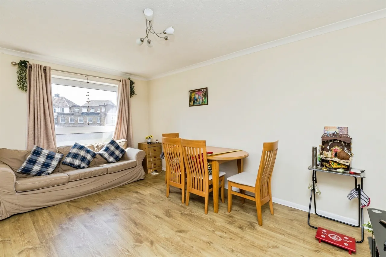 Crescent Way, BURGESS HILL, photo 4