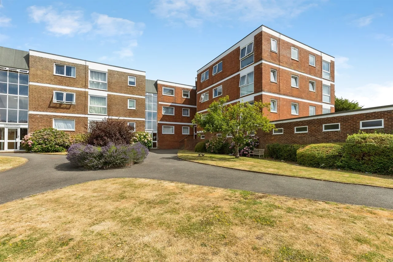 2 bed flat for sale — Crescent Way, BURGESS HILL